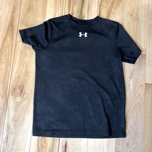 UnderArmour youth L heat gear loose fit tshirt.